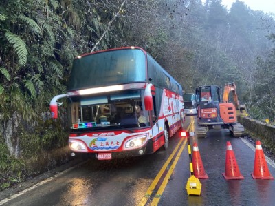 太平山區內道路發生坍方  搶修後單向通車